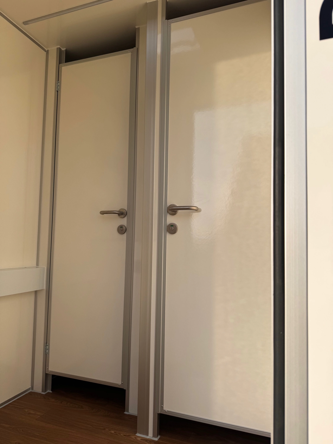 Peeters - Toilettenwagenverleih - drinnen