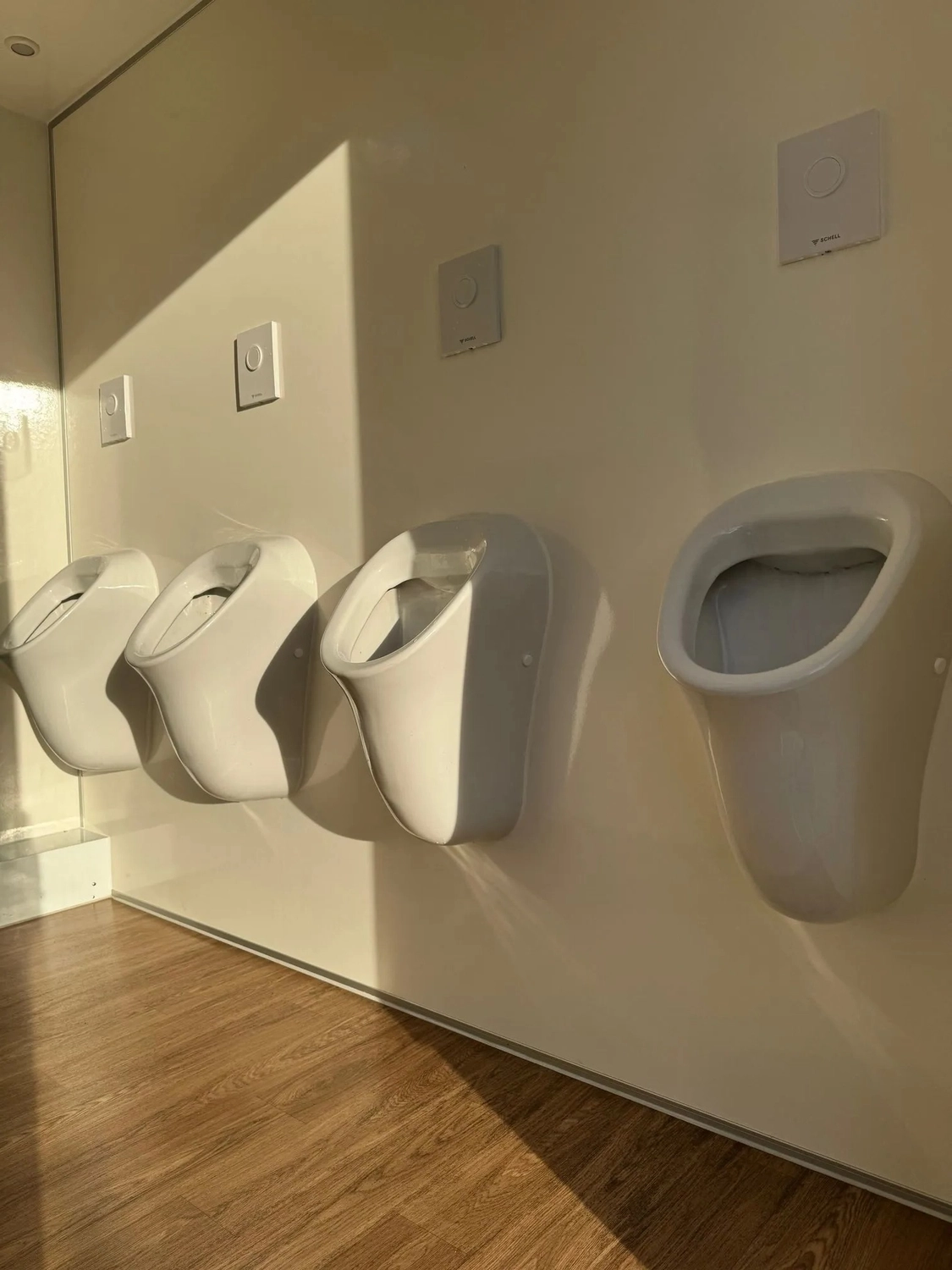 Peeters - Toilettenwagenverleih - drinnen